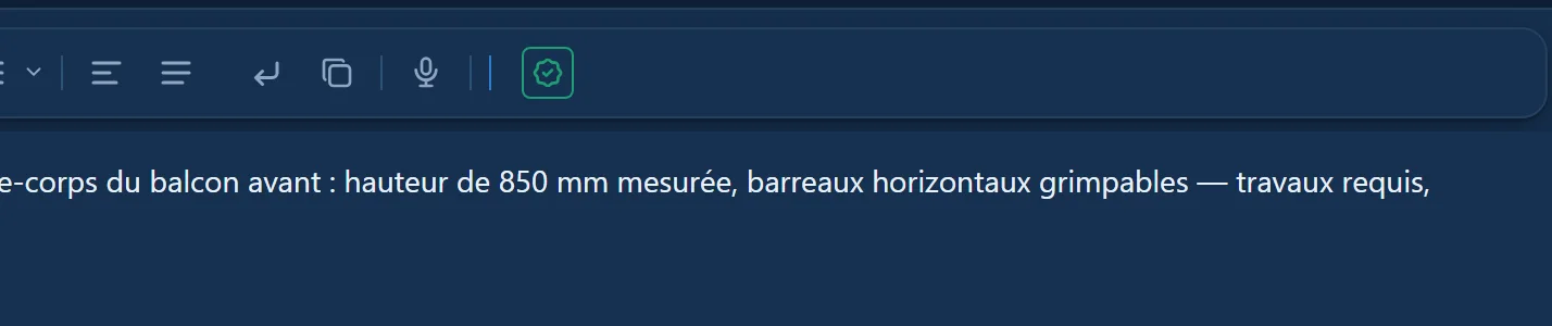 La barre d’outils de l’éditeur avec le bouton de dictée, et un constat rédigé